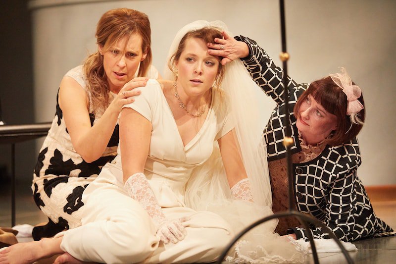 much-ado-about-nothing-mel-giedroyc-rose-theatre-kingston-photo-by-mark-douet-3-min.jpg