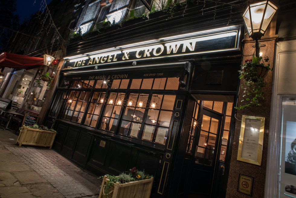 the-angel-crown-london-pub.jpg