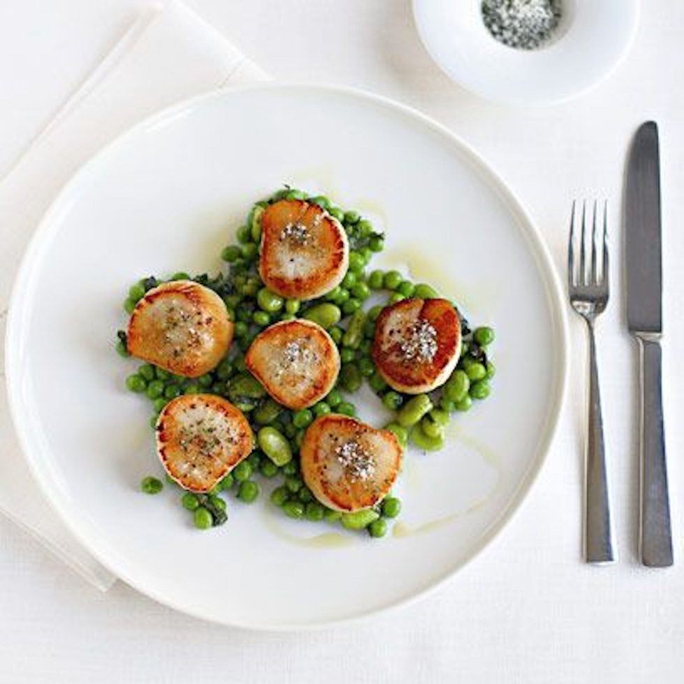 1358502823-gordon-ramsay-s-seared-scallops-with-minted-peas-and-beans.jpg