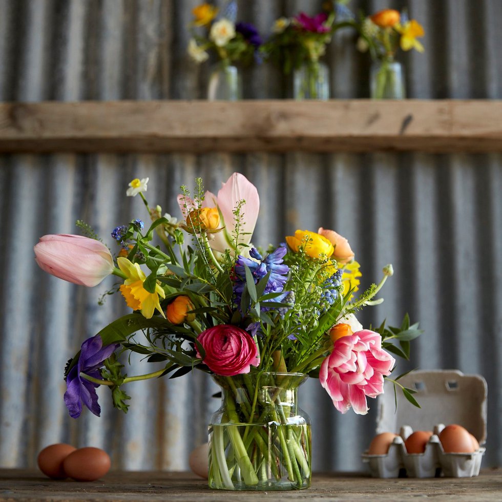 Joy-Farms-surrey-craft-Make-your-own-hand-tied-flower-bouquet-kingfisher-farm1.jpg