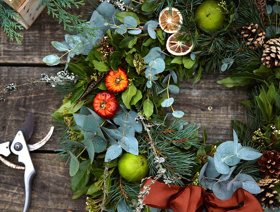 Joy-farms-craft-experience-wreath-making-surrey-kingfisher-2500-crop.jpg