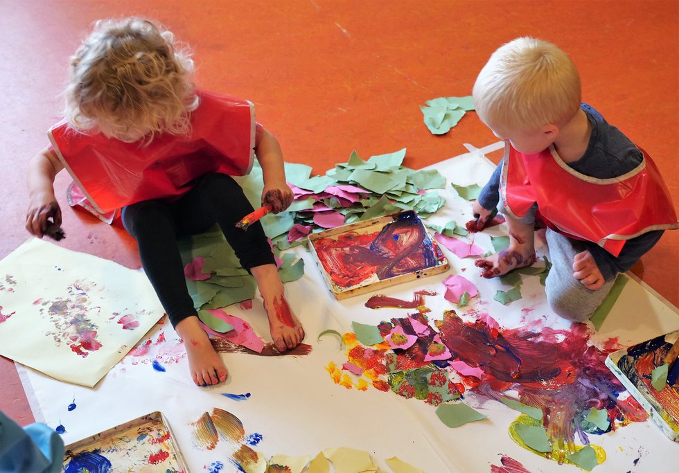 Painting for under 5's copyright The Lightbox.jpg