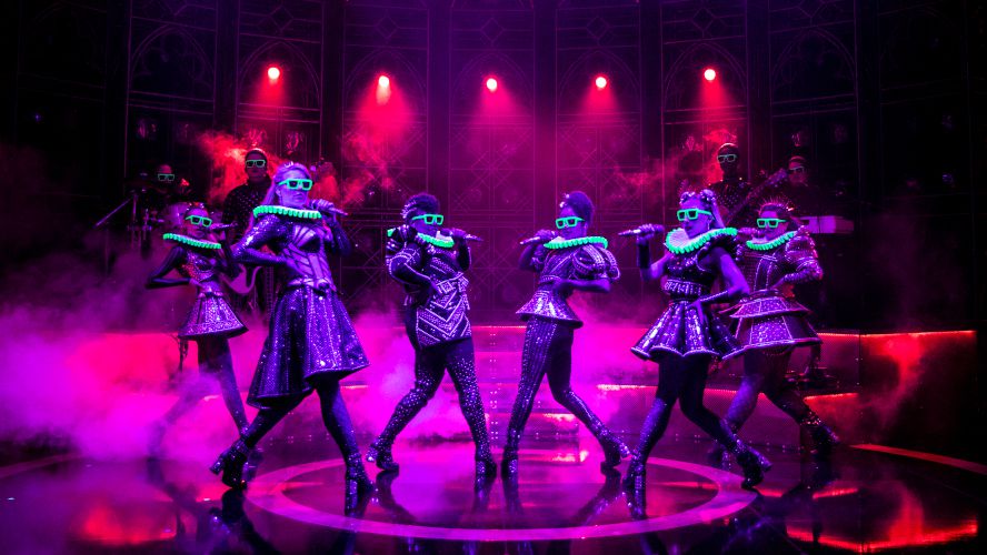 review image of six the musical.jpg